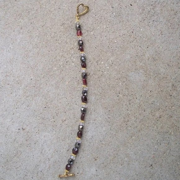 Valentine Bracelet With Garnets and Crystal Beads and Heart Toggle 7.75 Inch NWT - Picture 6 of 16
